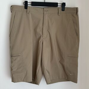Nike Men’s golf shorts dry-fit cargo tan beige performance quick dry size 36 EUC